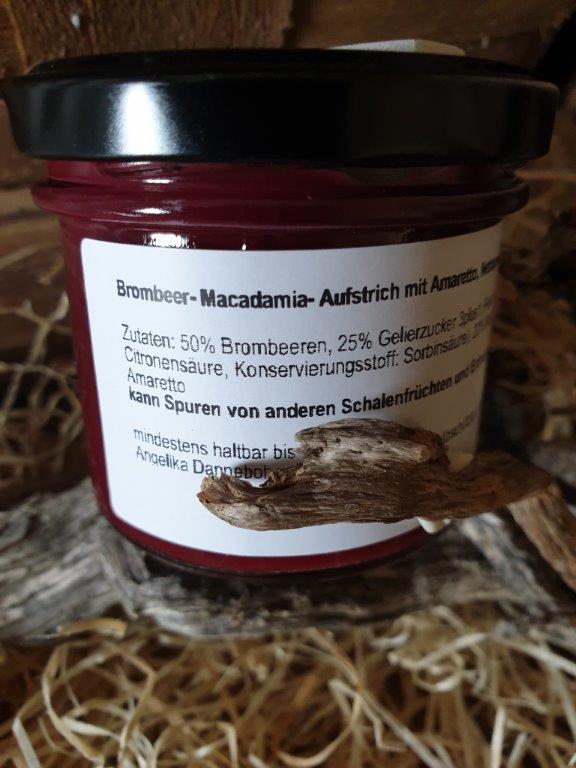 Brombeer-Macadamia-Aufstrich mit Amaretto | GrünTrend